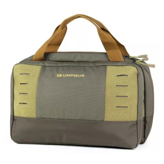 Umpqua ZS2 Traveler Fly Tying Kit Bag - Olive ryhmässä Säilytys / Viehelaukut / Säilytysrasiat @ Sportfiskeprylar.se (NFD9366-Bag)