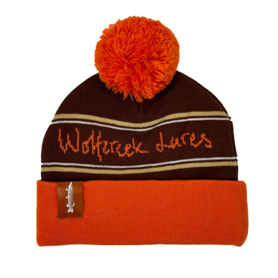 Wolfcreek Classic Logo Pom Pom Beanie - Orange/Brown ryhmässä Vaatteet ja kengät / Lippikset ja päähineet / Lakit & pipot @ Sportfiskeprylar.se (WCL-05-POMPOM-01-ORANGE-B)